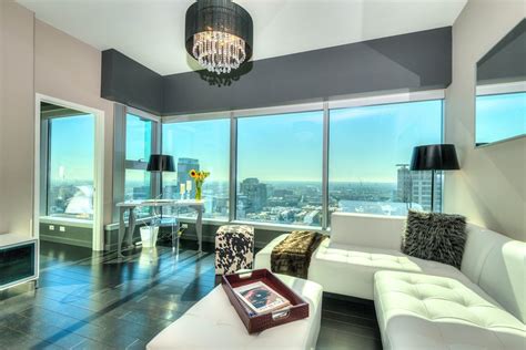 77 drive their car to work, 9 take public transportation, and 1 walk. . Room for rent los angeles